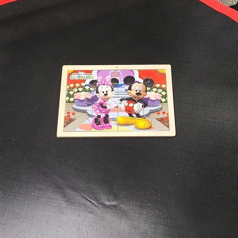 Mickie and Minnie wood frame puzzle.#2